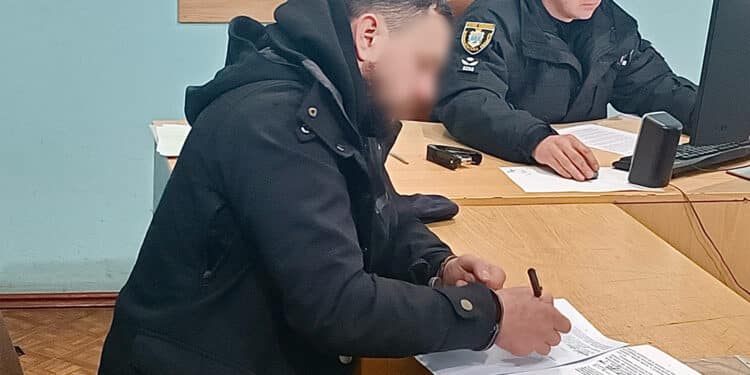 Гранати, шашки, набої та наркотики – на Миколаївщині поліцейські затримали чоловіка (ФОТО)