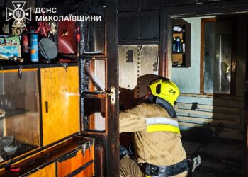 На Миколаївщині горіли житло і авто, загинув чоловік