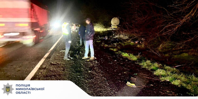 На Миколаївщині в ДТП загинув водій Mazda (ФОТО)