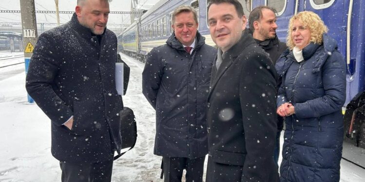 «росія зустріла мене тут ракетними ударами» – міністр закордонних справ Чехії прибув сьогодні до Києва