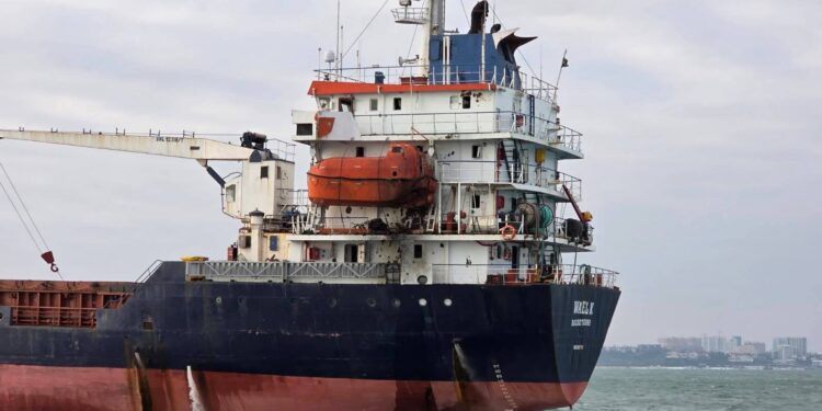 РФ атакувала Одеські порти – уражені 2 судна, є загиблі і постраждалі (ФОТО)