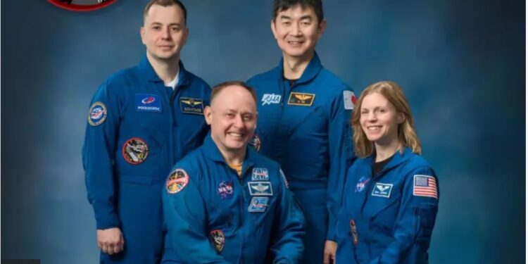 НАСА достроково повертає весь екіпаж космонавтів Crew-11 з Міжнародної космічної станції. Що сталося