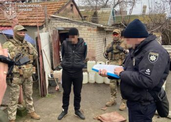 У Миколаєві викрили підпільний цех з виготовлення алкогольного фальсифікату (ФОТО)