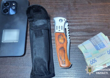 На Миколаївщині на Новий рік рецидивіст змусив жінку відкупитися за старі образи