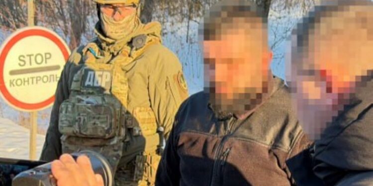 На Чернівецькій митниці затримали ТОП-митника – за кожний айфон брав $100 (ФОТО, ВІДЕО)