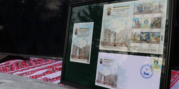 На честь 19-го полку Нацгвардії у Миколаєві відбулося спецпогашення марки (ФОТО)