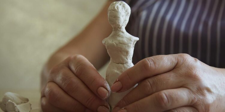 На Берлінале відбудеться премʼєра документального фільму «Сліди» – про наших жінок, які пережили сексуальне насильство під час війни