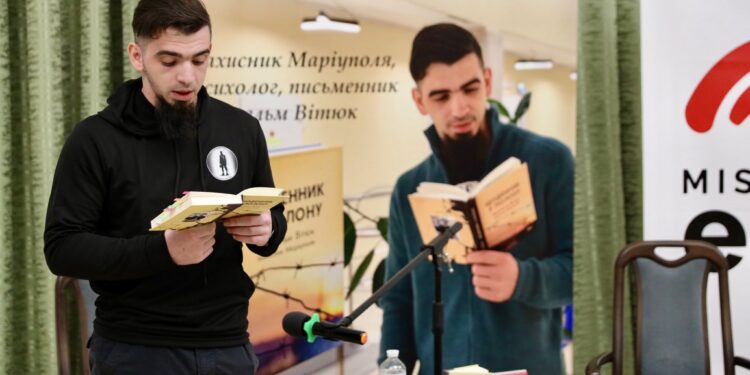 Ветеран і звільнений з полону 24-річний миколаївець Вільгельм Вітюк презентував свою книгу (ФОТО)