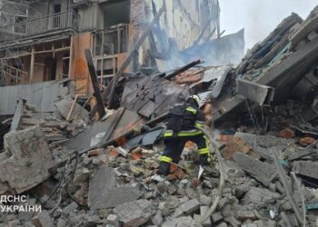 У Харкові під завалами зруйнованого ракетним ударом будинку знайшли тіло хлопчика і, ймовірно, його мами