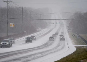 Зимовий шторм століття у США – замерзлі у Нью-Йорку, вимкнення світла, НС у 12 штатах (ВІДЕО)
