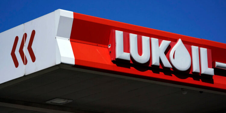 США продовжили ліцензію на продаж закордонних активів «Лукойлу»