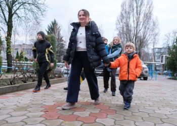 Із прикордоння Дніпропетровської та Запорізької областей евакуюють більше 3 тисяч дітей з родинами