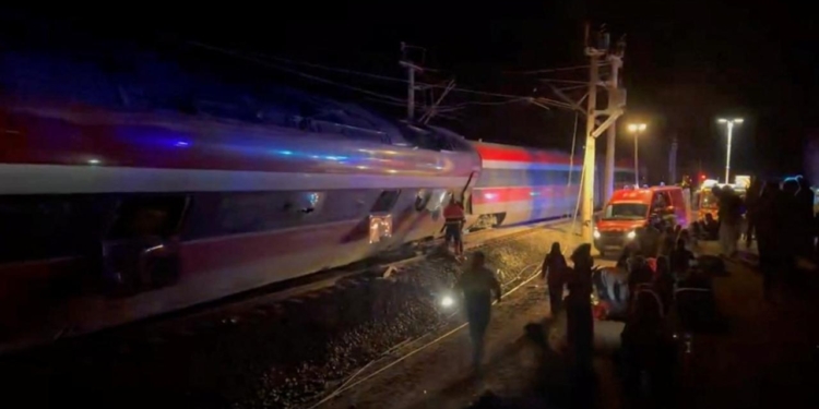 Іспанії пасажирський швидкісний потяг зійшов з рейок і врізався в інший  – на зараз 21 загиблий (ФОТО, ВІДЕО)