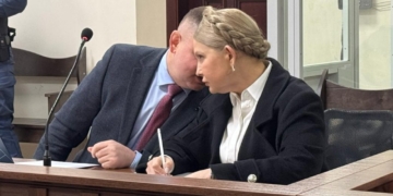 Почався суд щодо арешту майна Тимошенко – вона заявила про незаконність складу суду, і що готує міжнародний скандал