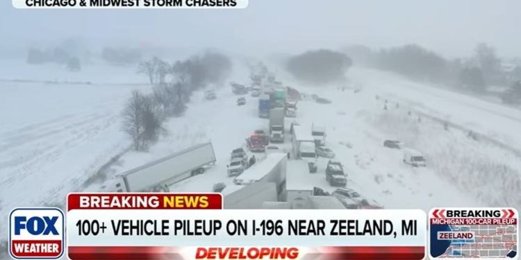 У США через снігову бурю у ДТП потрапили понад 100 авто одночасно (ВІДЕО)