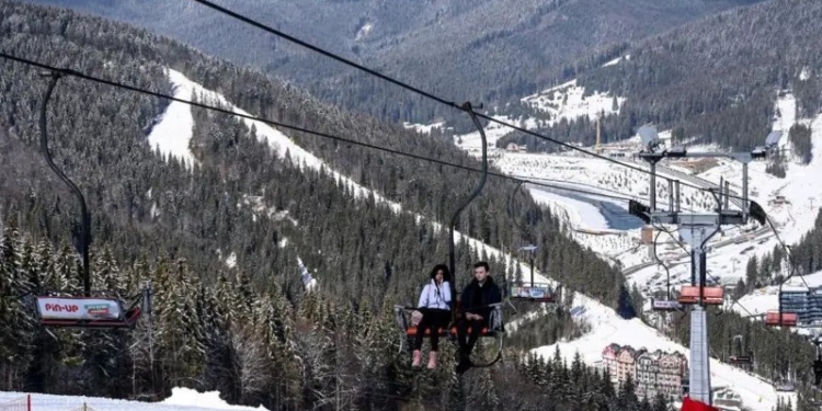 Сильна діарея, блювота, висока температура і слабкість – відпочивальників на Буковелі косить хвороба