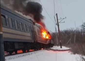 Внаслідок атаки російських дронів на пасажирський поїзд – четверо загиблих, двоє поранених, ще чотирьох людей шукають, – Зеленський (ВІДЕО)