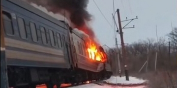 Внаслідок атаки російських дронів на пасажирський поїзд – четверо загиблих, двоє поранених, ще чотирьох людей шукають, – Зеленський (ВІДЕО)