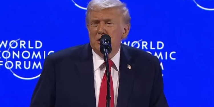 “Ми стільки років платили за НАТО, платили за всіх, а тепер я прошу тільки Гренландію”, – Трамп у Давосі (ВІДЕО)