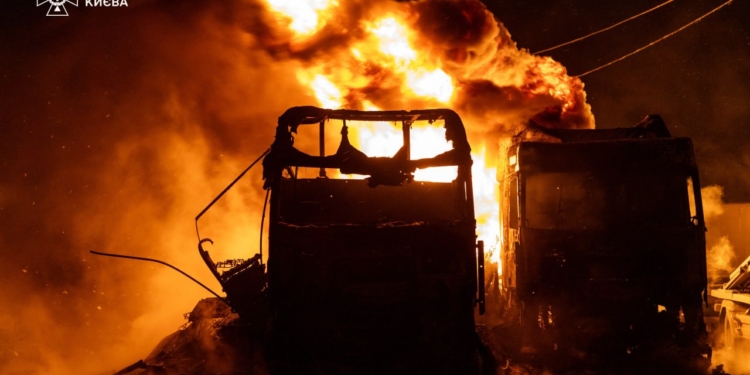 Пологовий будинок, житлові будинки, енергетика – вночі росія атакувала Україну понад 370-ма ударними БпЛА та 21 ракетою, – Зеленський