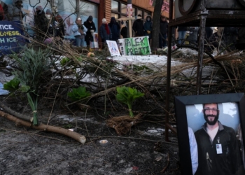 Застрелений федеральними агентами у Міннеаполісі працював медбратом, влада Міннесоти подала позов проти федеральних органів