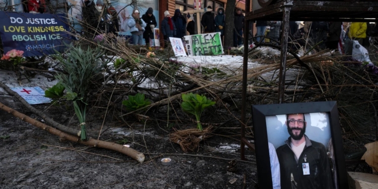 Застрелений федеральними агентами у Міннеаполісі працював медбратом, влада Міннесоти подала позов проти федеральних органів