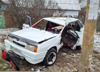 Водійка врізалася в електроопору і загинула – на Миколаївщині з’ясовують обставини та розшукують свідків ДТП