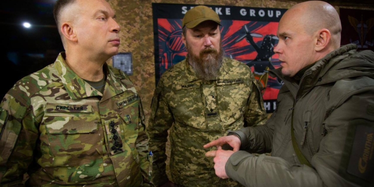 Ворог зосереджує основні зусилля на Покровському та Очеретинському напрямках – Сирський