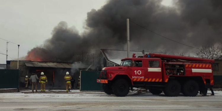 На Миколаївщині горіли дача, гараж і кіоски