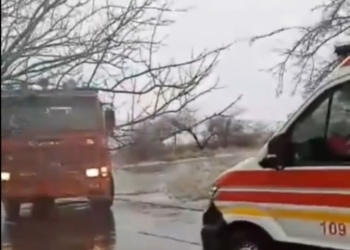 Миколаївщина у льодовій пастці – рятувальники допомагають медикам рятувати людей (ВІДЕО)