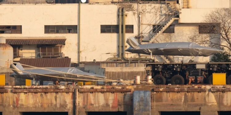 Китай перетворює суховантажі на авіаносці для БпЛА – ЗМІ