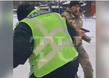 У передмісті Житомира військовий ТЦК стріляв із стартового пістолета під час конфлікту з перехожими (ВІДЕО)