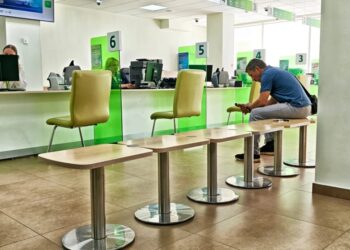 Через ШІ у європейських банках роботу можуть втратити понад 200 000 працівників