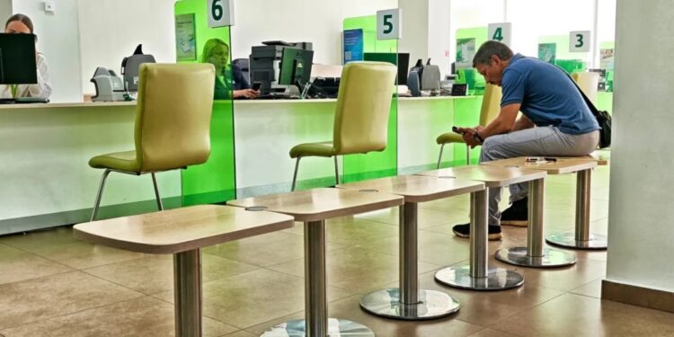 Через ШІ у європейських банках роботу можуть втратити понад 200 000 працівників