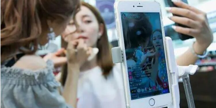 Як корейська косметика на спині равликів злетіла на вершину світової beauty індустрії, і чи воно того варте (ФОТО)