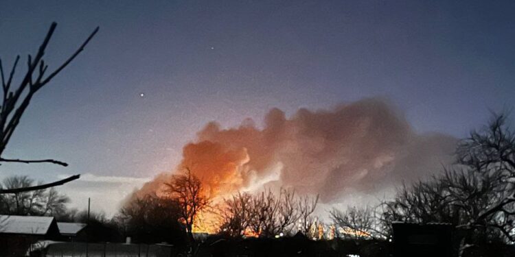 Українські дрони знову атакували НПЗ і нафтобазу у РФ (ВІДЕО)