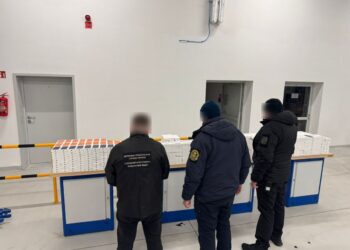 На Львівщині повезло з контрабандою – зупинили бус, фарширований айфонами на 35 млн.грн. (ФОТО, ВІДЕО)