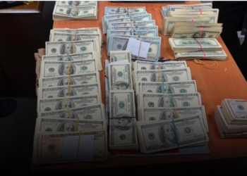 НАБУ внаслідок обшуків у волинських митників вилучили понад $850 тисяч (ФОТО)