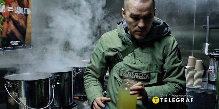 У Києві ветерани відігрівають містян – відкрили фудтрак, де можна випити гарячого і взяти з собою (ФОТО, ВІДЕО)