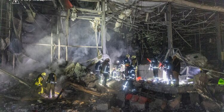 Наслідки нічних атак росіян: на Харківщині – 4 загиблих та 6 поранених, в Одесі – 5 поранених (ФОТО)