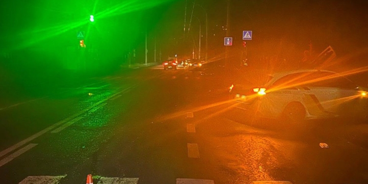 У Миколаєві на пішохідному переході насмерть збили жінку – кажуть, йшла на червоний сигнал світлофора (ФОТО)