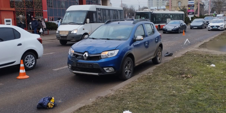 У середмісті Миколаєва під колесами автівки загинула літня жінка-пішохід (ФОТО)