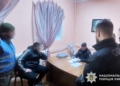 У Миколаєві викрили злочинне угруповання, яке вимагало $2 тис у чоловіка, погрожуючи насильством його ув’язненому сину (ФОТО)