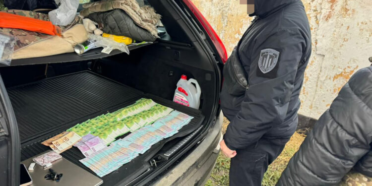 Повний пакет. На Франківщині ТЦКшники самі переправляли ухилянтів за кордон (ФОТО, ВІДЕО)