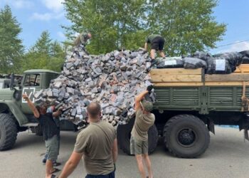 Росіяни почали використовувати “реалістичні” маскувальні сітки – з 3D ефектом. Нам теж таке треба (ФОТО)