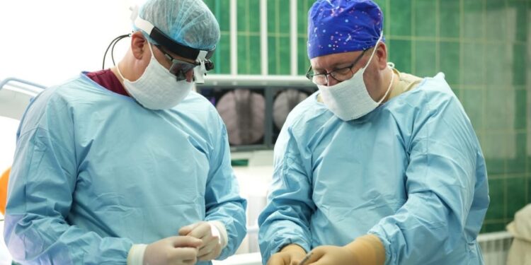 У лікарні швидкої медичної допомоги Миколаєва нейрохірурги та отоларингологи почали проводити сумісні операції (ФОТО)