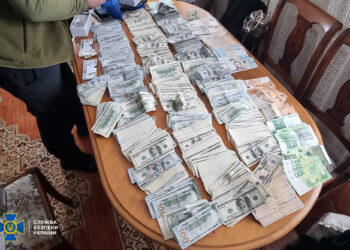 Очільниця районної ВЛК при ТЦК на Дніпропетровщині організувала схему для ухилянтів – скільки грошей у неї знайшли (ФОТО)