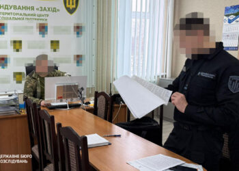 Заступник начальника Рівненського ОТЦК за відстрочку брав хабарі навіть автомобілями – ДБР повідомило йому про підозру (ФОТО, ВІДЕО)