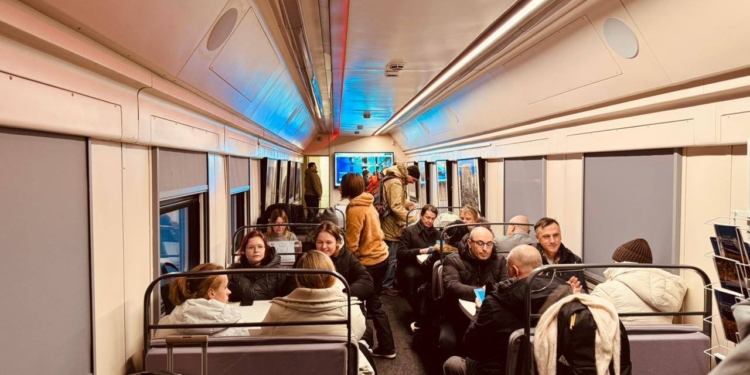 «Укрзалізниця» розгорнула «Пункт незламності» у польському Холмі і пояснила, чому там (ФОТО)