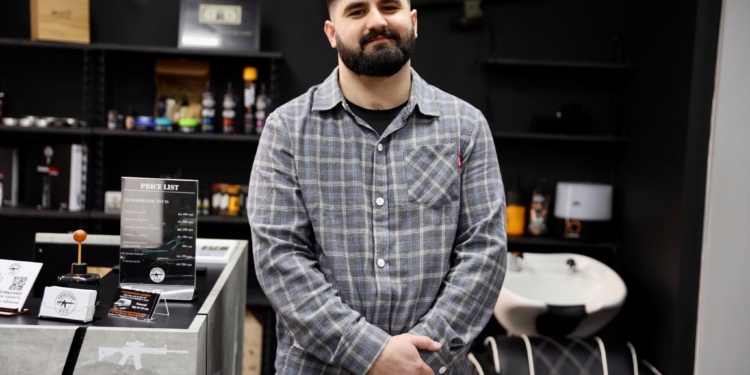 «4.5.0» – ветеран 79-ї бригади відкрив барбершоп у Миколаєві (ФОТО)